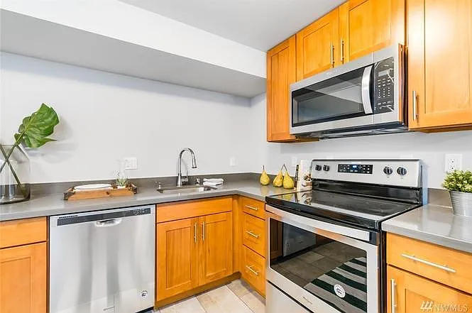 4625 S Hudson St #B — Photo 6