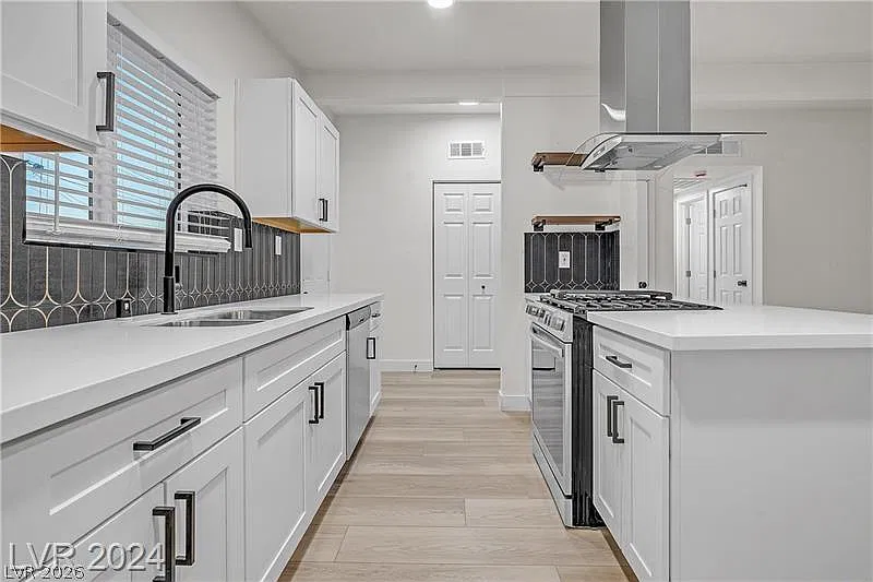 2 bed, 935 sqft, $2,200 — Photo 3