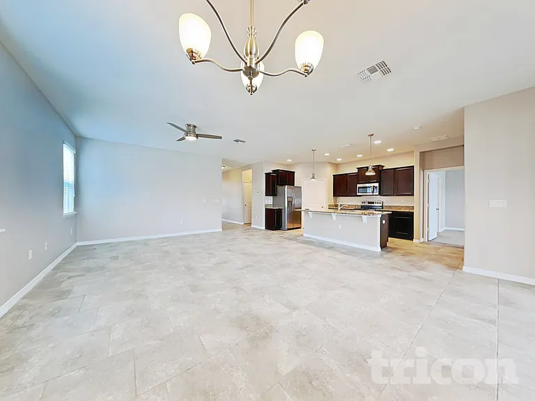 112 Waterside Cir — Photo 4