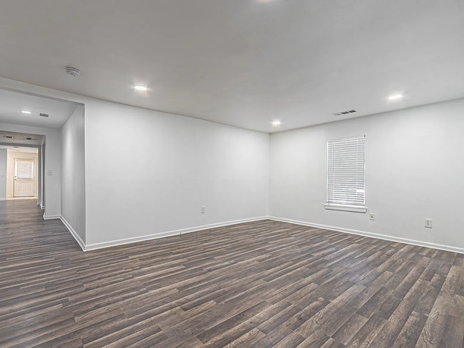 5 bed, 2679 sqft, $2,600 — Photo 4