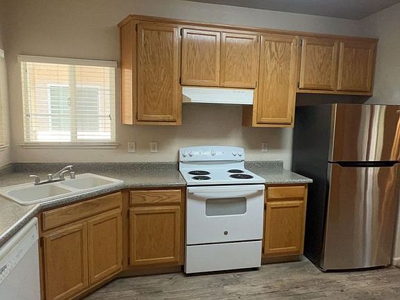 5th image of 689 Gateway Cir