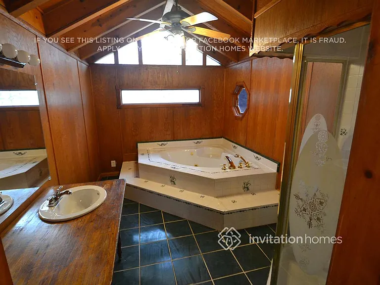 3921 Crestmoor Ct — Photo 8