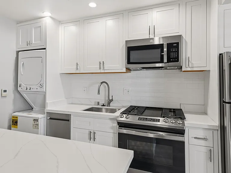 316 Beach Apartments — Photo 15