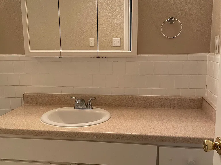 Tara Apartments — Photo 36