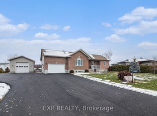 2003 Farisita Dr, Ottawa, ON K0A3H0