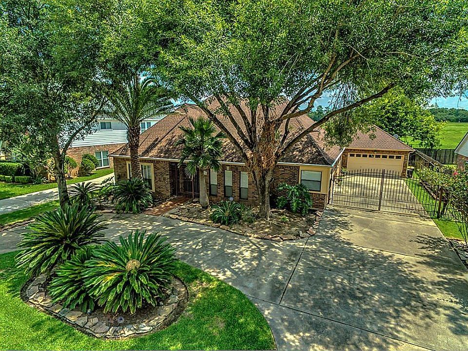 1st image of 15706 Misty Hollow Dr