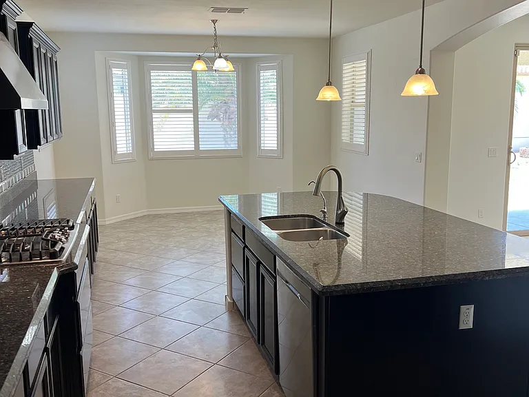 2901 E Iris Dr — Photo 10