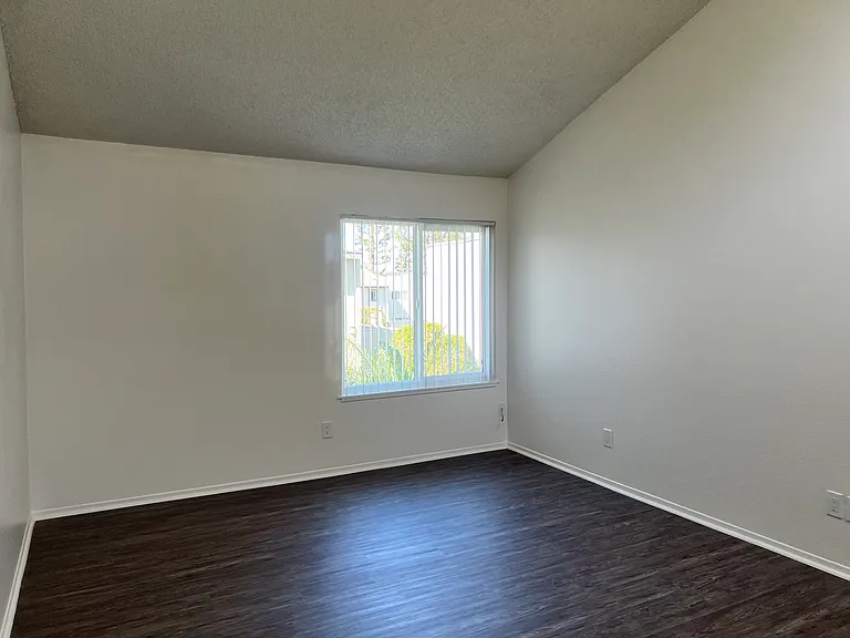 Knotty Apartments — Photo 20