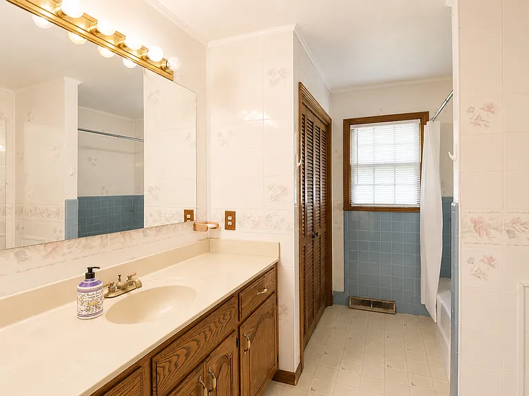 900 Hamlet Ave — Photo 19
