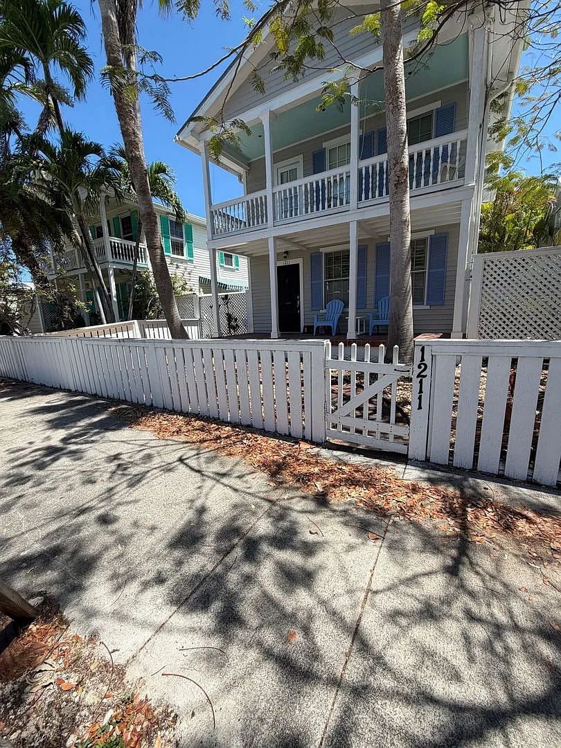 Newly Renovated 2 bed with 2.5 bath! — Photo 1