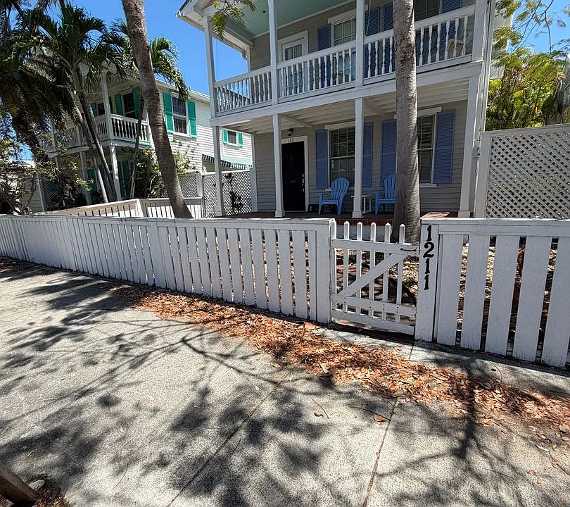 1211 Varela St