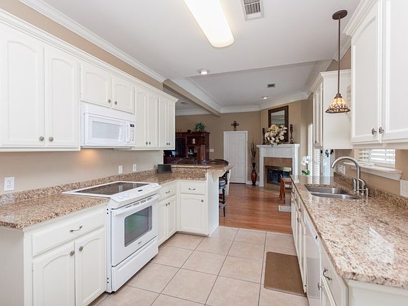 5th image of 17448 Les Chenier St