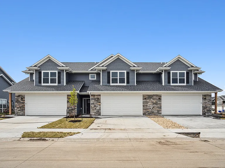 2240 Eversull Ln — Photo 1