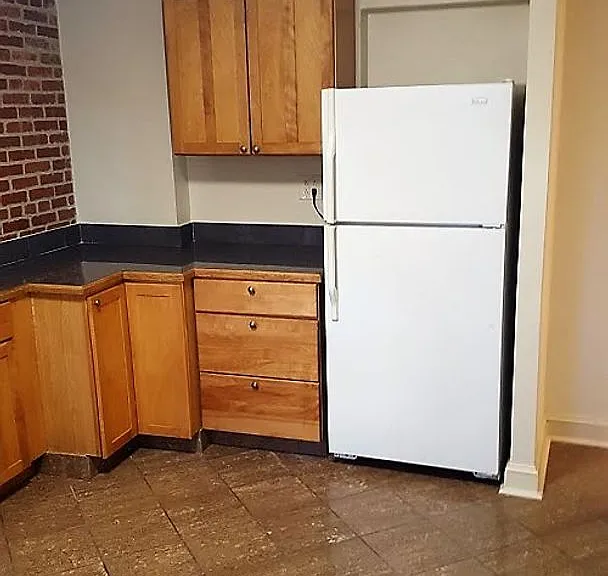 905 Delaware Apartments — Photo 24