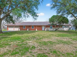 403 Wrangler Rd, Wallis, TX 77485