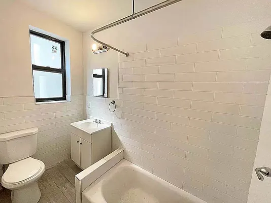 Rented by Bruma Realty LLC | media 9