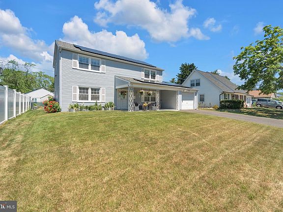 3rd image of 115 Middlebury Ln