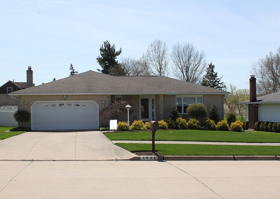 1st image of 1051 Guadalupe Dr