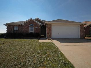6914 Meadow Bend Dr, Arlington, TX 76002