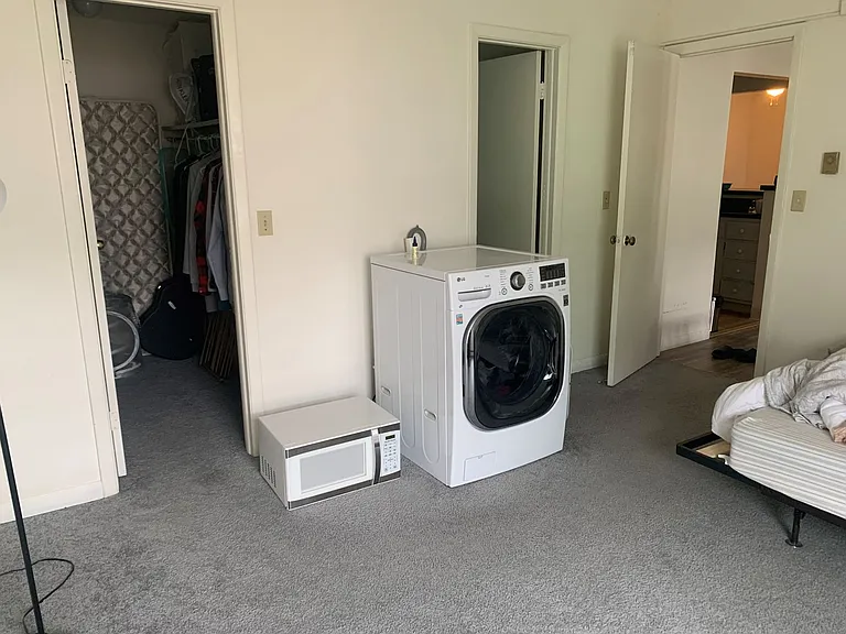 University Park Apartments near Cornell University — Photo 302