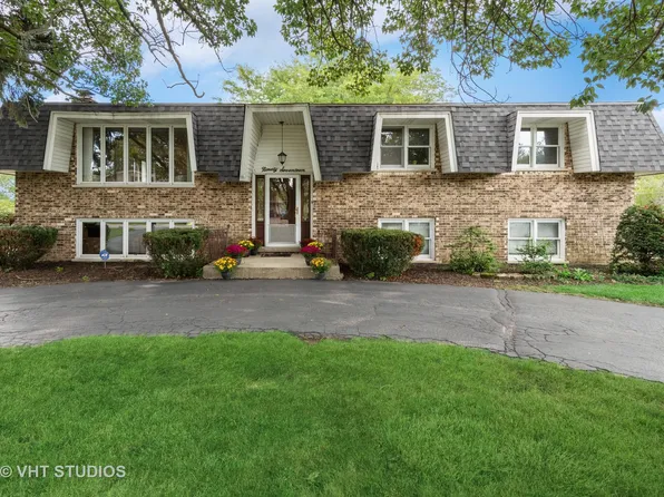 9017 S 84th Ave, Hickory Hills, IL 60457