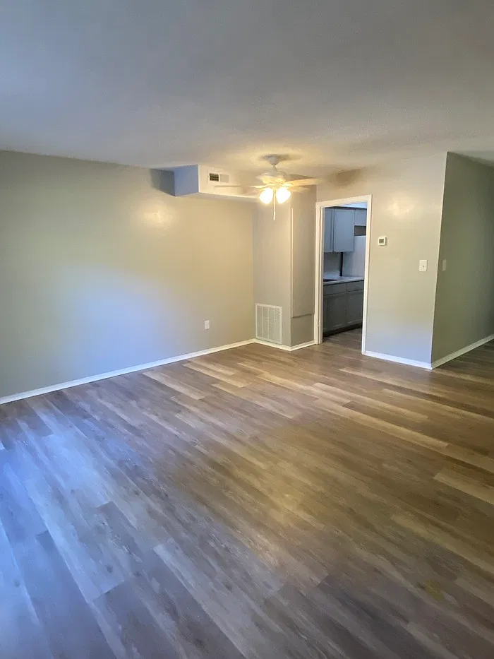 2 bed, 1.5 bath, 1056 sqft, $825 — Photo 3