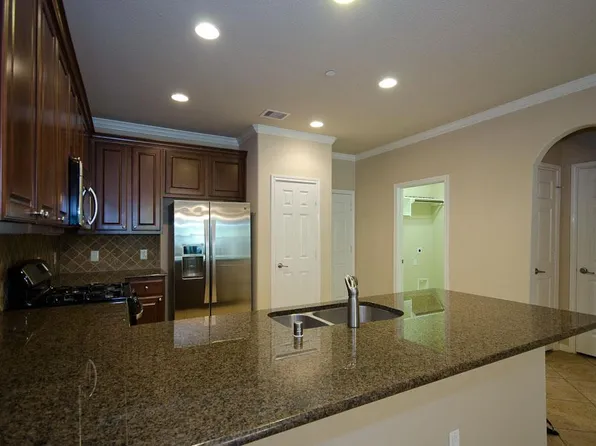 7 Umbria Ln, Spring, TX 77382