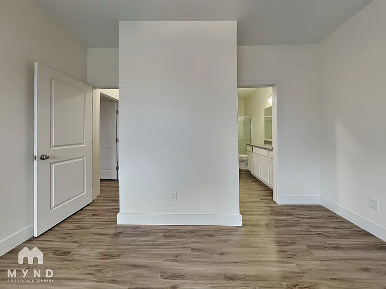5760 E Bristol St #5760 — Photo 9