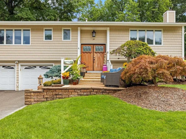 41 Corsa Street, Dix Hills, NY 11746