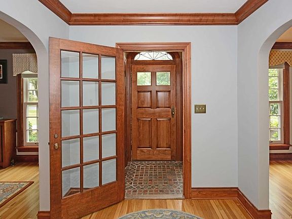 4th image of 1075 Nicholson Ave