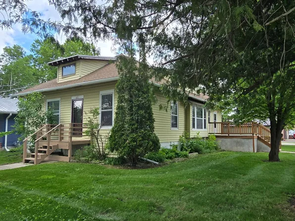 421 7th Ave SE, Pipestone, MN 56164