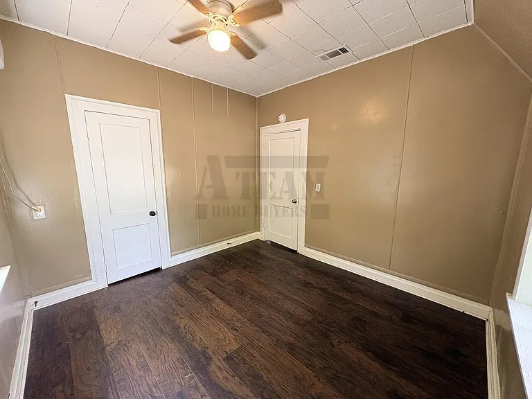 625 York St — Photo 16