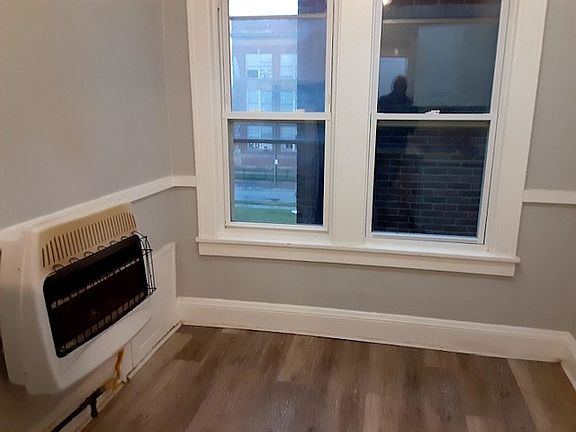 3rd image of 1365 Clarence Ave APT 102
