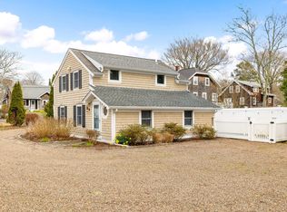 39 Oakwood Ave, Falmouth, MA 02540