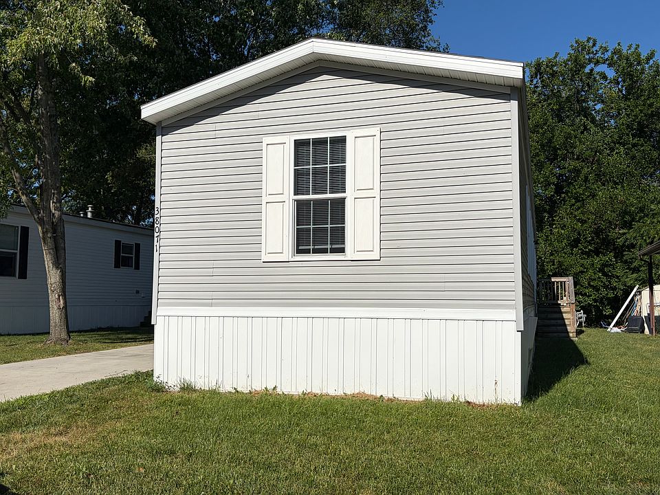 2nd image of 38000 Le Chateau Blvd #961