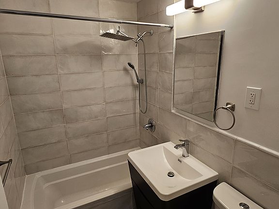 5th image of 5425 Valles Ave APT 4F