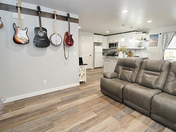 5th image of 951 W 6th St