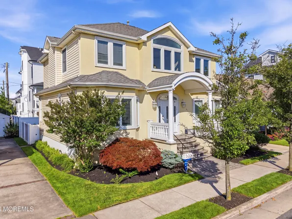 21 N Kenyon Avenue, Margate, NJ 08402