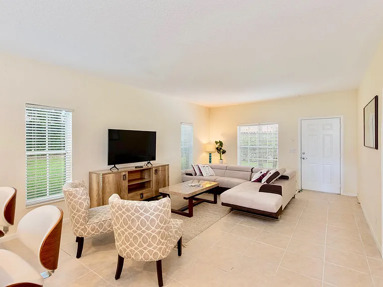 13513 Fountain View Blvd — Photo 4