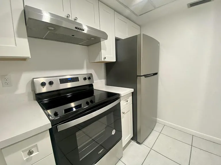 1033 NW 30th Ct #3 — Photo 3
