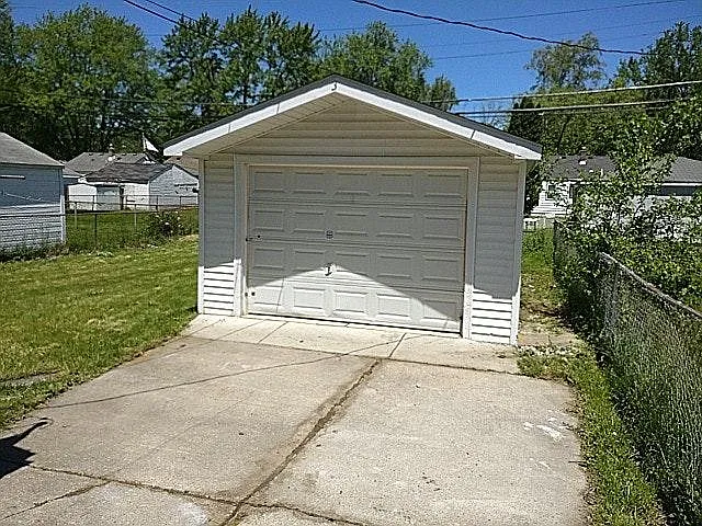 24358 Annapolis St — Photo 2