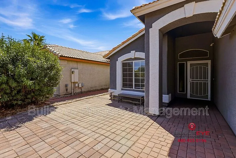 3 bed, 2.0 bath, 1287 sqft, $2,095 — Photo 4