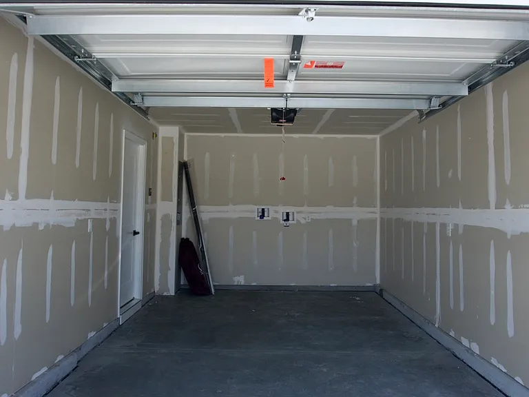 121 Pennsylvania Dr — Photo 2