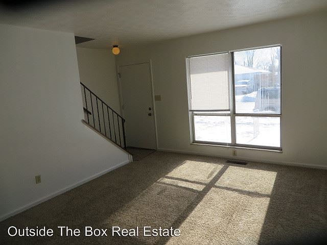 1st image of 975 Taylorsview Dr
