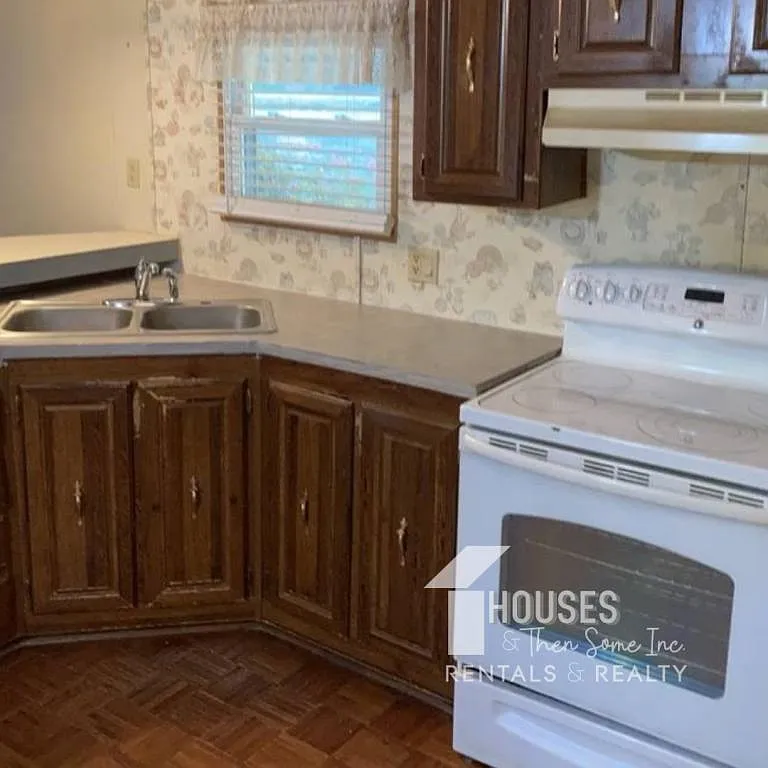 101 N Jamestowne Dr — Photo 4