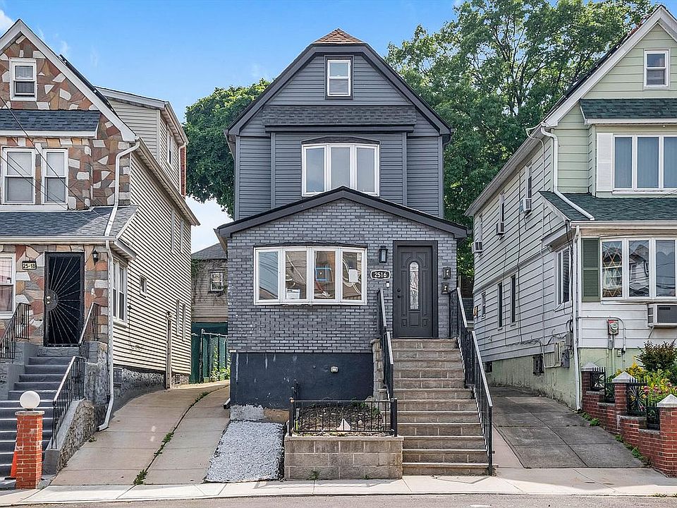 1st image of 2516 Curtis St