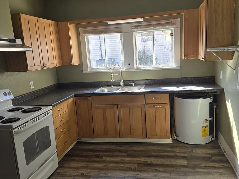 306 S Severin St — Photo 5