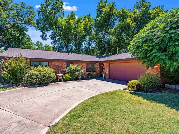 7126 NW Woodland Pl, Lawton, OK 73505