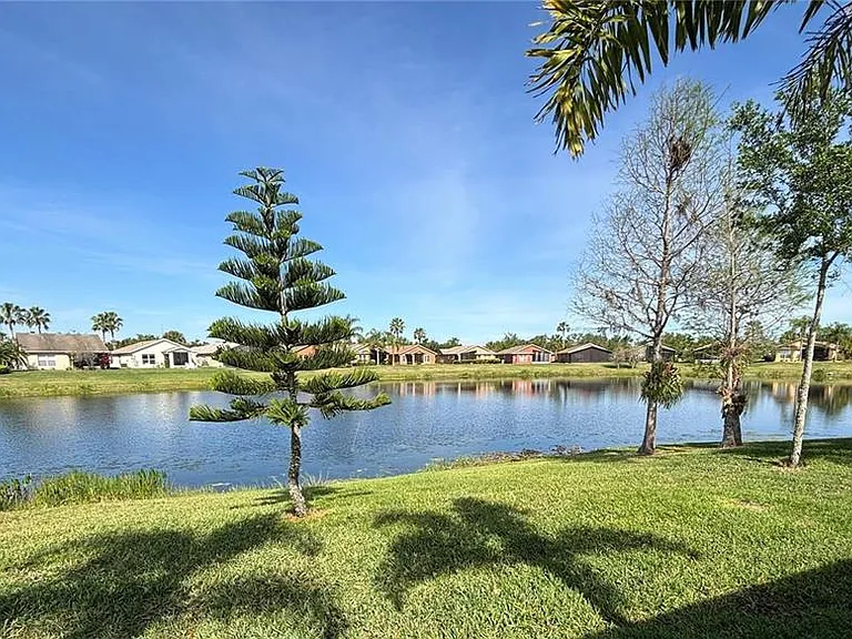 585 Grand Canal Dr — Photo 7