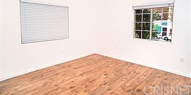 5th image of 1052 S Burlington Ave